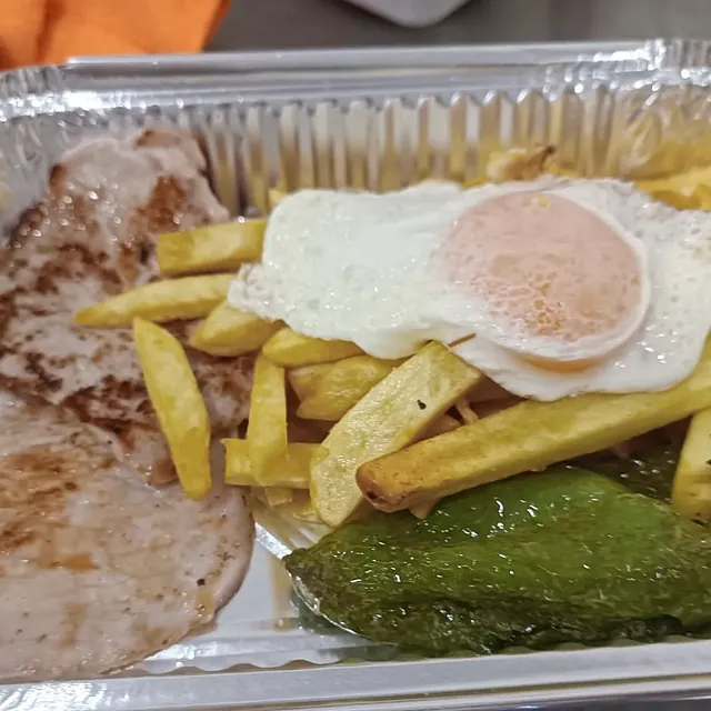 La Buena Comida De Elvira combinado huevos